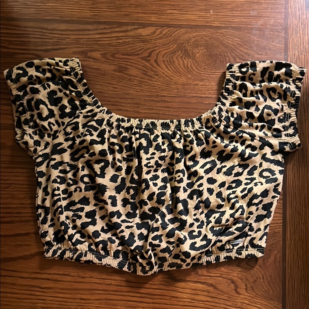 Hollister | Women’s Size XS Leopard Print Cropped Top